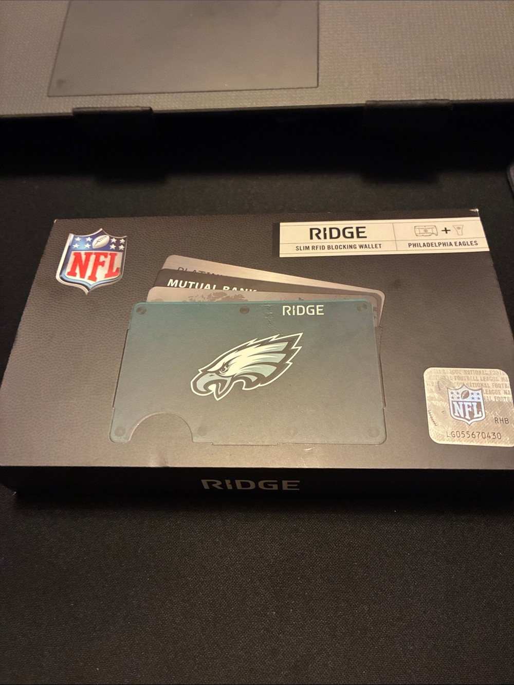 RIDGE RFID BLOCKING METAL WALLET. LICENSED BY THE PHILLY EAGLES. HOLD 12 CARDS.